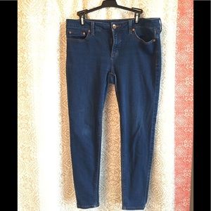 Ladies skinny jegging